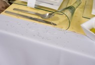 Pöytäliina Sara Matt Bianca ja kaitaliina Pica Sole